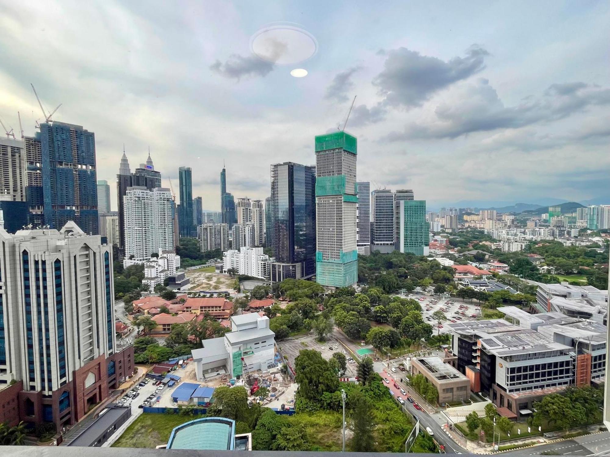 Agile Bukit Bintang Trx By Sky Suites Kuala Lumpur Exterior photo